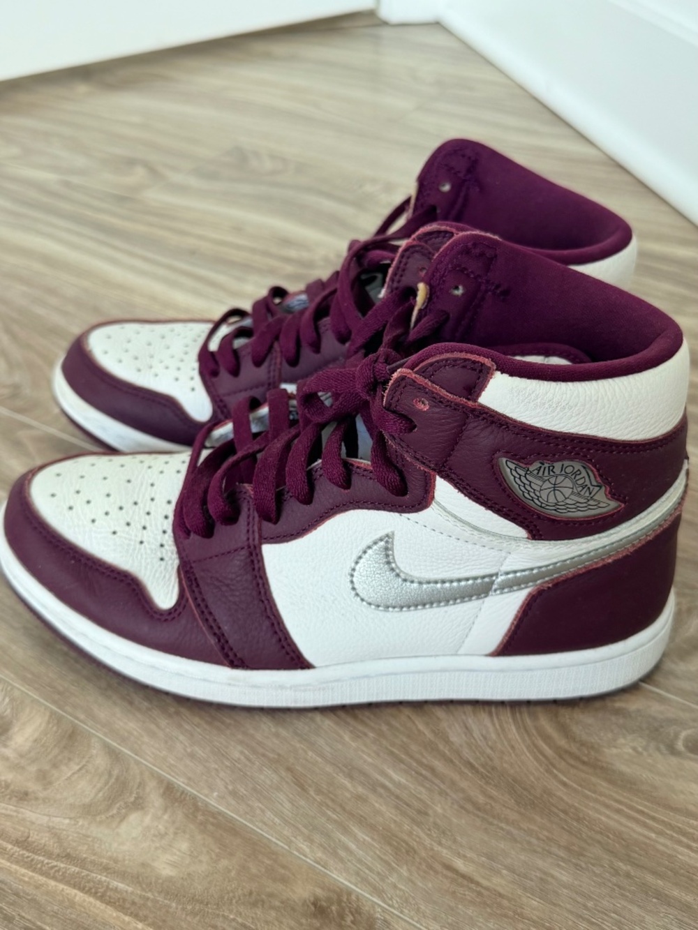 Air Jordan 1 Retro High OG ‘Bordeaux’ - Women’s Size 9 (VNDS)